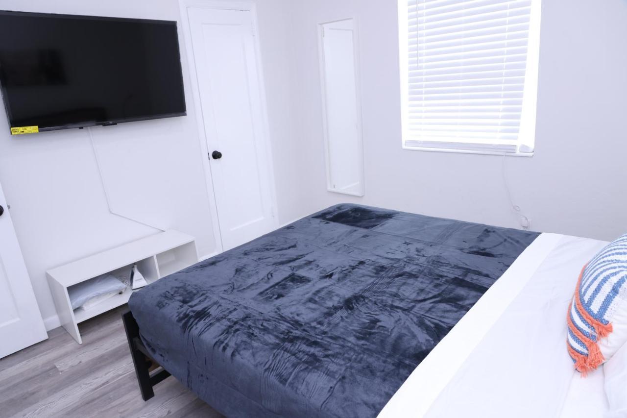 Douglas Rd Apartments Майами Экстерьер фото