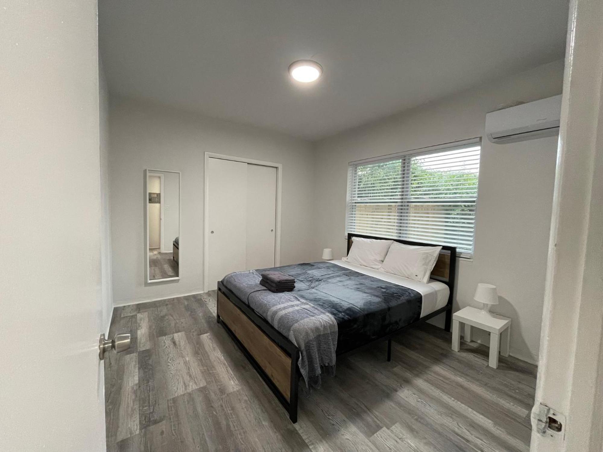 Douglas Rd Apartments Майами Экстерьер фото