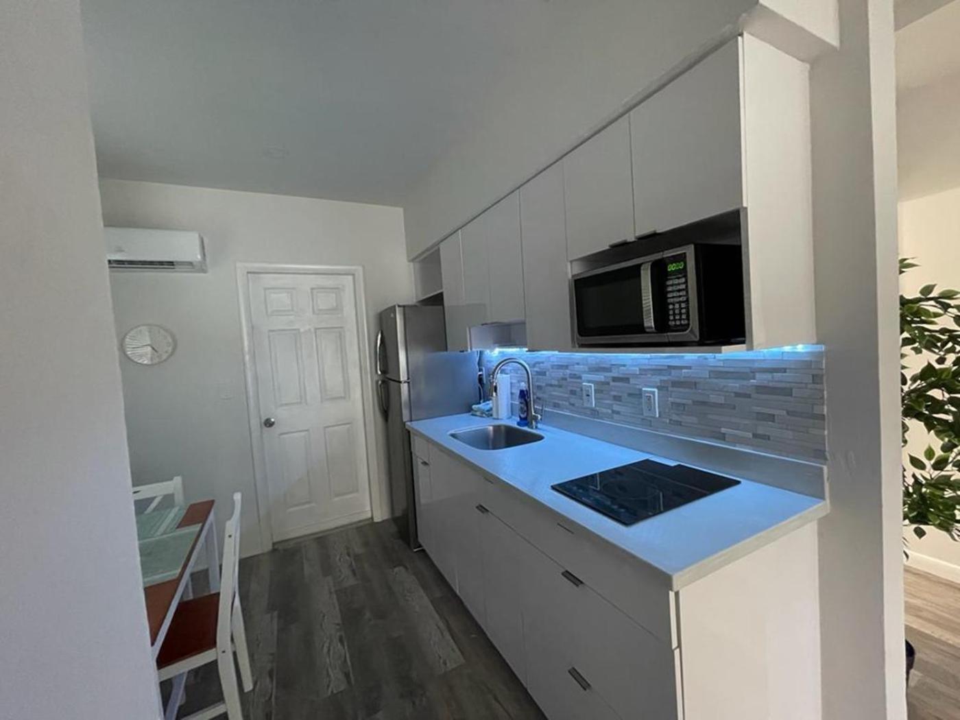 Douglas Rd Apartments Майами Экстерьер фото