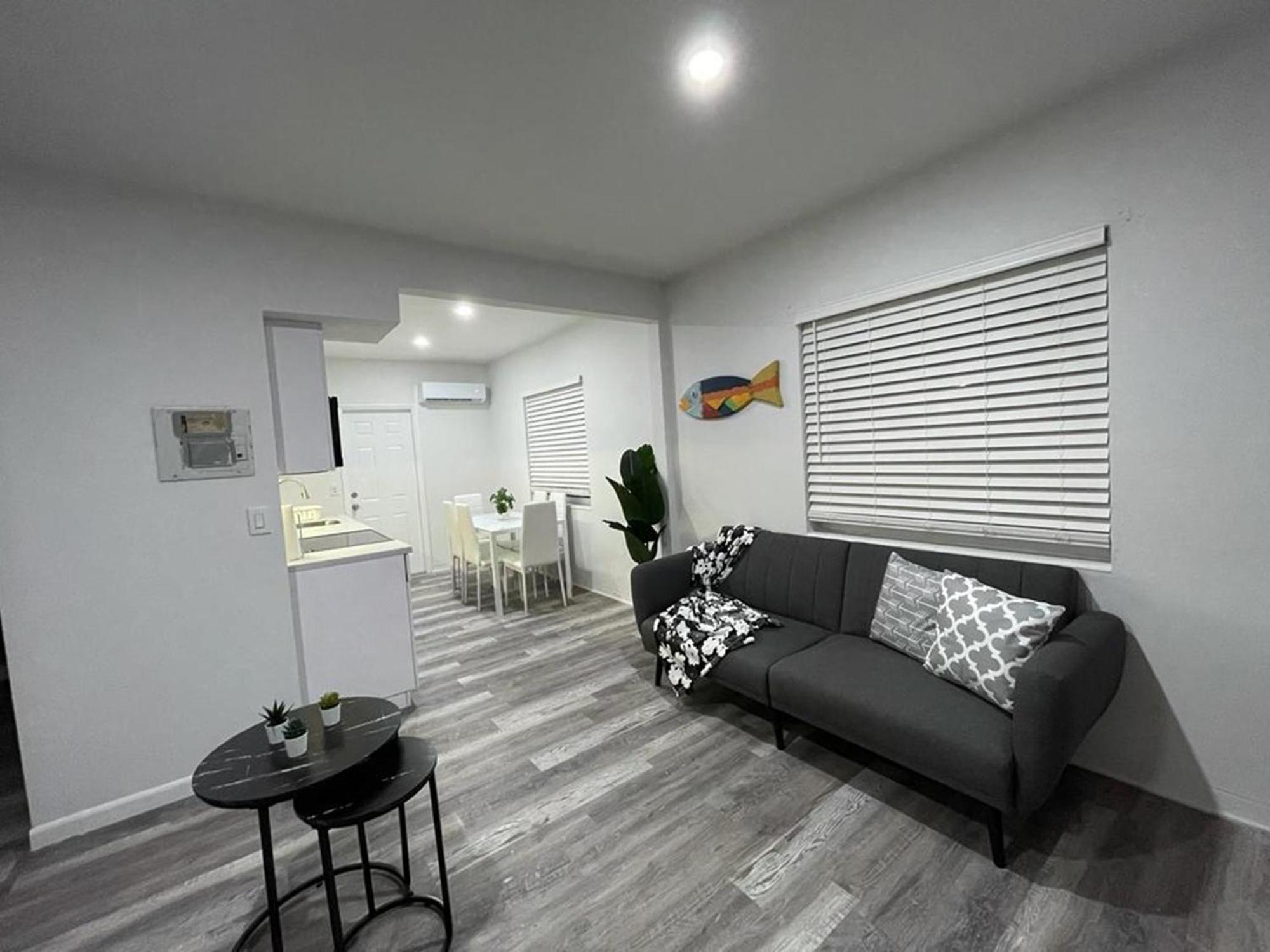 Douglas Rd Apartments Майами Экстерьер фото