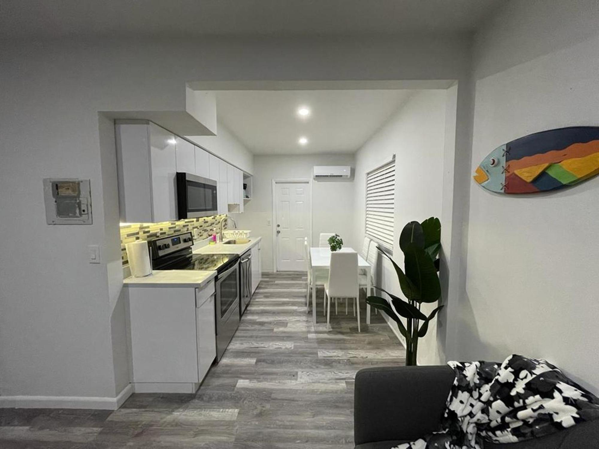 Douglas Rd Apartments Майами Экстерьер фото