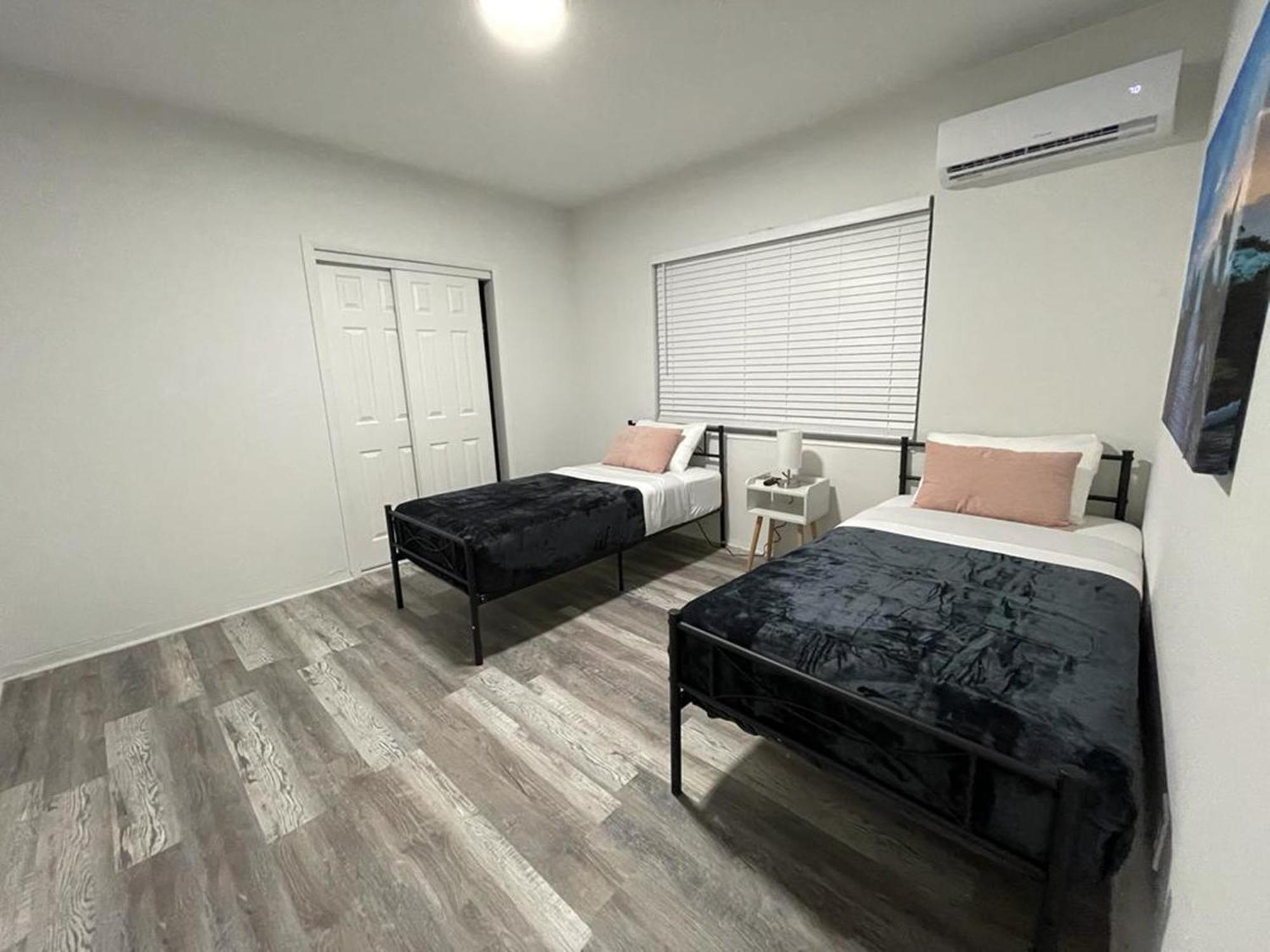 Douglas Rd Apartments Майами Экстерьер фото