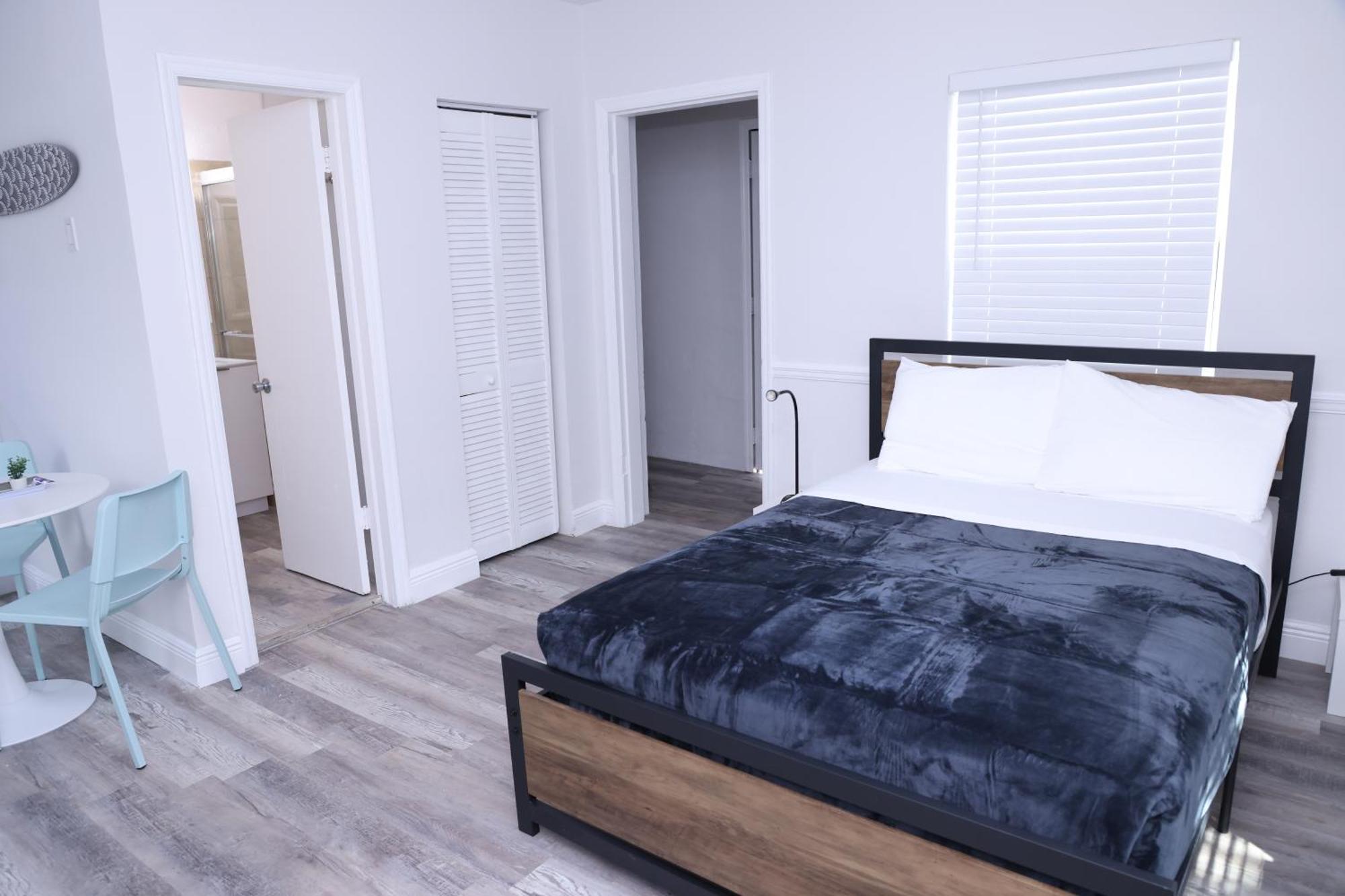 Douglas Rd Apartments Майами Экстерьер фото