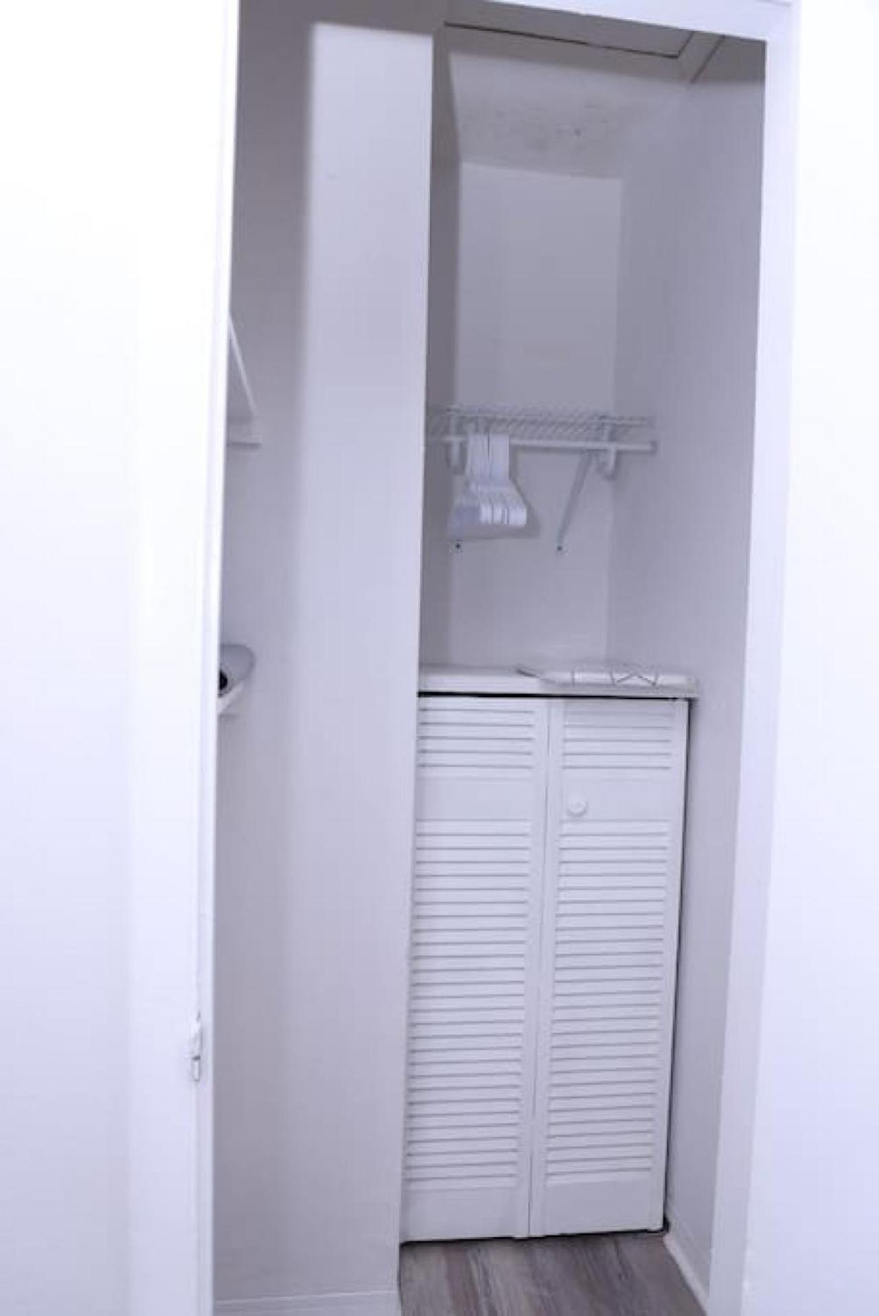 Douglas Rd Apartments Майами Экстерьер фото
