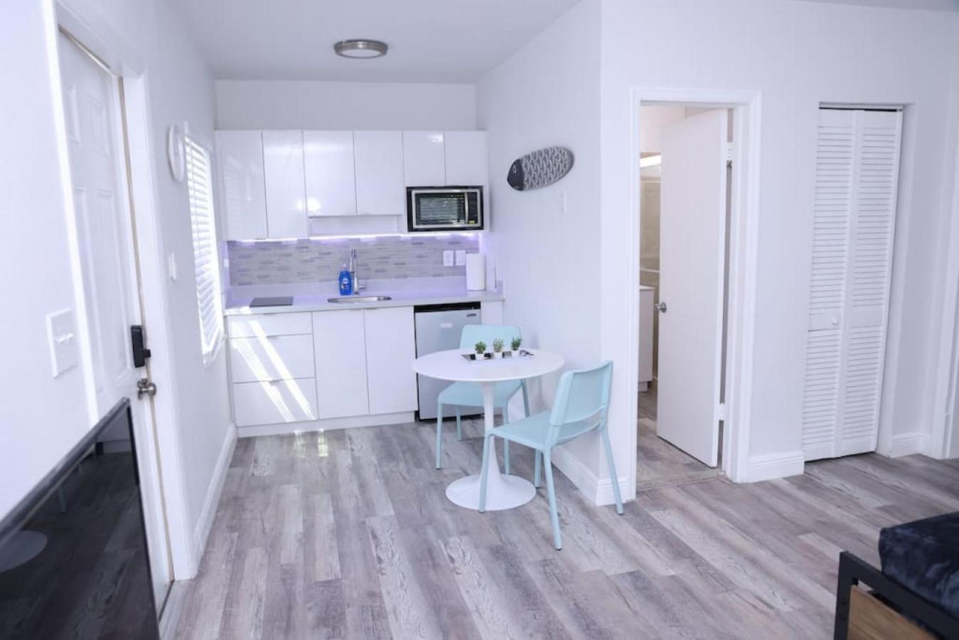 Douglas Rd Apartments Майами Экстерьер фото