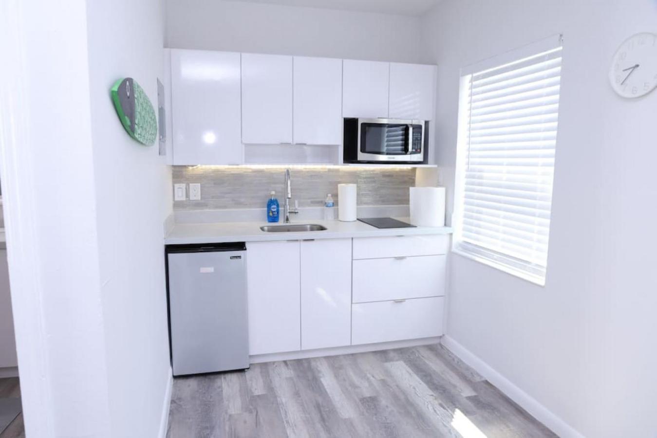 Douglas Rd Apartments Майами Экстерьер фото