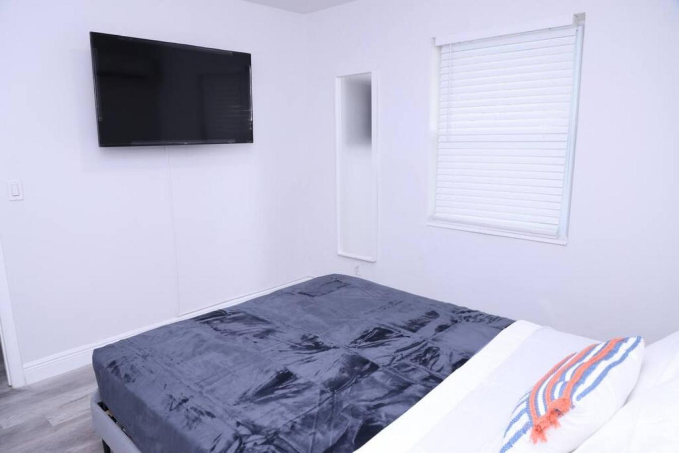 Douglas Rd Apartments Майами Экстерьер фото